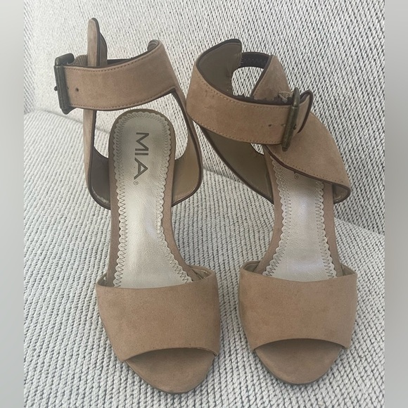 MIA Women's Brown Strappy Heels - Picture 14 of 16
